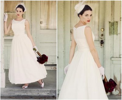 Vintage Style Wedding Gowns on Vintage Bridal Look White Wedding Dress Birdcage Veil Crimson Bouquet